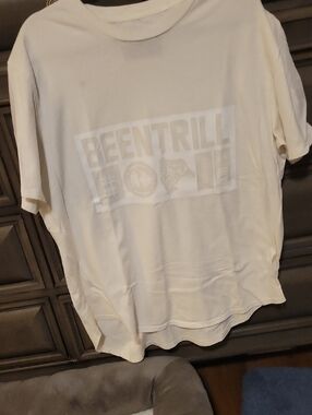 Beentrill. Men's Short Sleeve T-Shirt in Cream Sz L